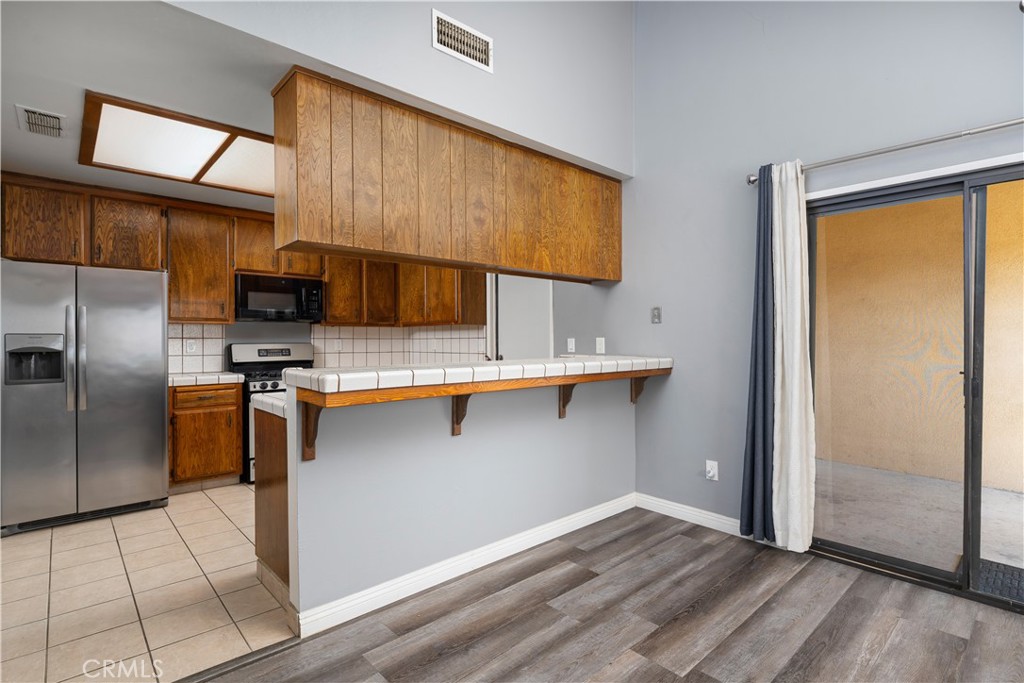 1000 Olive Drive, Unit 40 Bakersfield, CA 93308 - Photo 5 of 16 a kitchen with stainless steel appliances a refrigerator and a sink