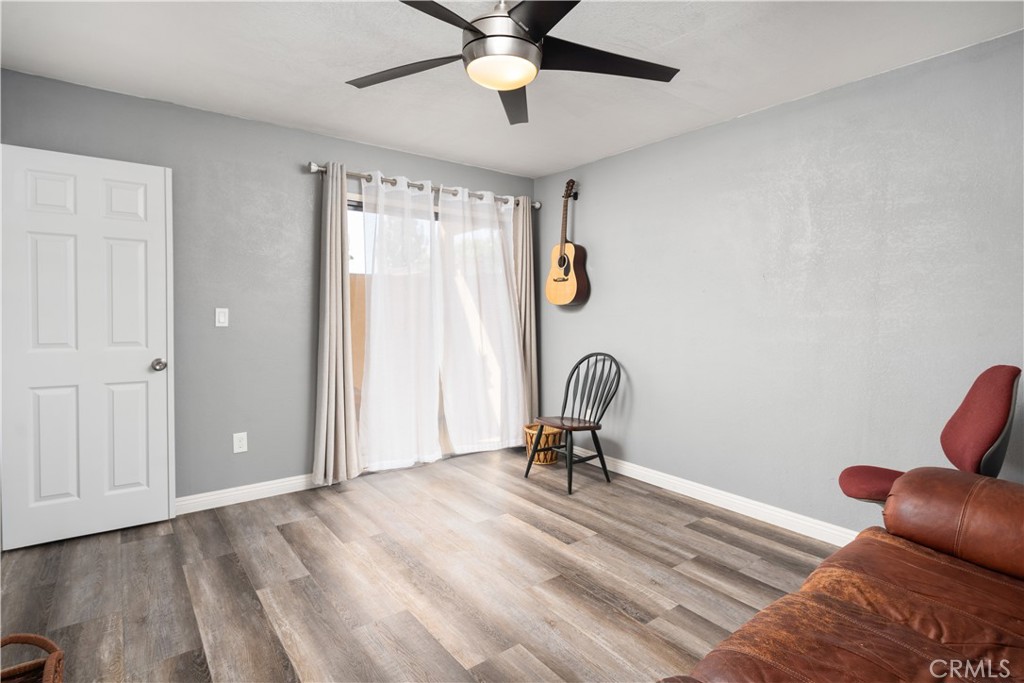 1000 Olive Drive, Unit 40 Bakersfield, CA 93308 - Photo 8 of 16 a view of a livingroom with workspace
