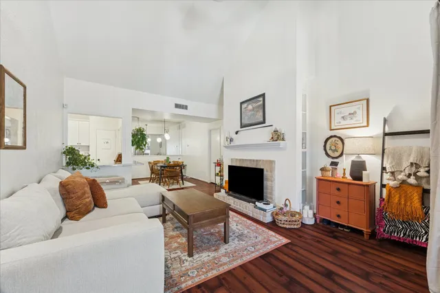 $164,950 | 2100 Tanglewilde Street, Unit 318, Houston, TX 77063