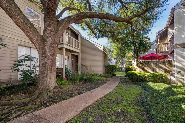 $164,950 | 2100 Tanglewilde Street, Unit 318, Houston, TX 77063