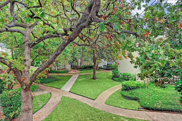 $164,950 | 2100 Tanglewilde Street, Unit 318, Houston, TX 77063