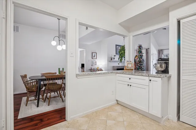 $164,950 | 2100 Tanglewilde Street, Unit 318, Houston, TX 77063