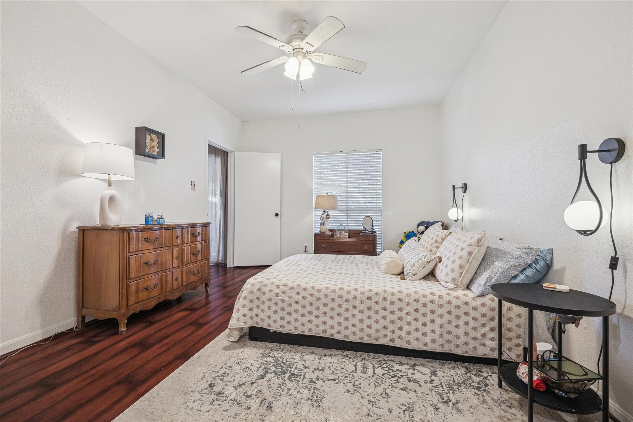 2100 Tanglewilde Street, Unit 318 Houston, TX 77063 - Photo 6 of 16 Generously sized primary bedroom with room for a king-size bed and additional furniture.