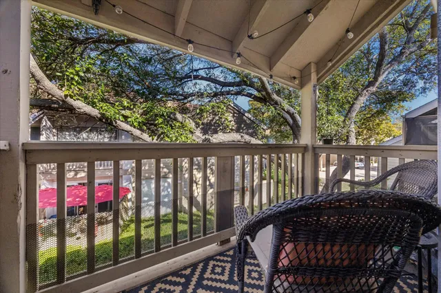 $164,950 | 2100 Tanglewilde Street, Unit 318, Houston, TX 77063