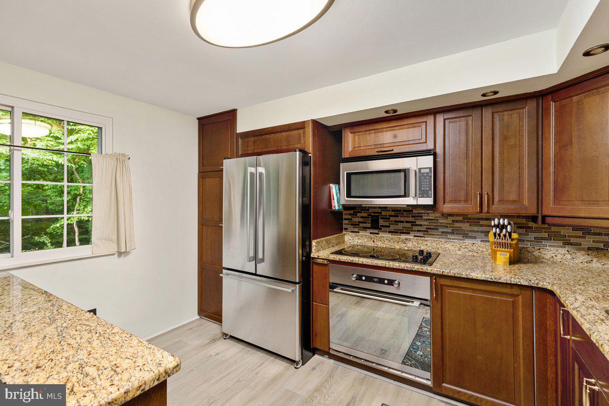 2323 Middle Creek Lane Reston, VA 20191 - Photo 8 of 40 Gallery Image 8