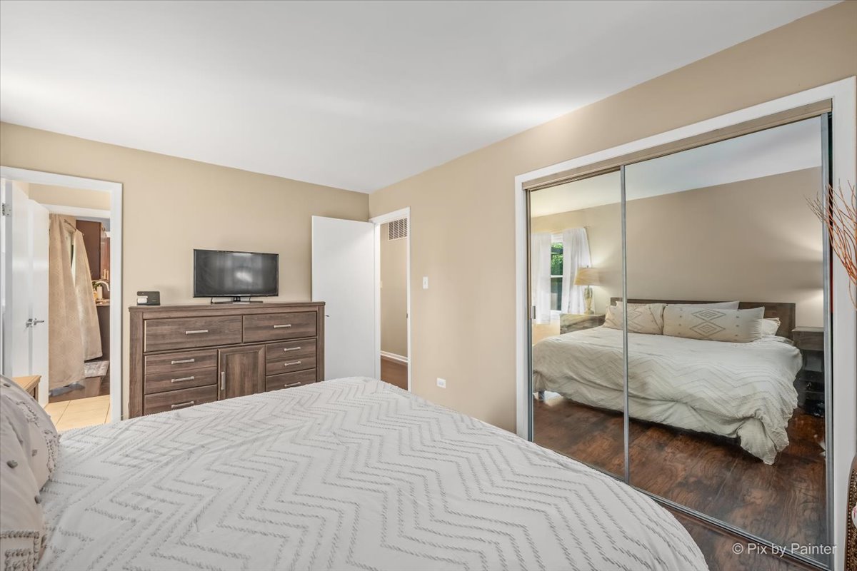 43 Grange Road Elk Grove Village, IL 60007 - Photo 11 of 24 Gallery Image 11