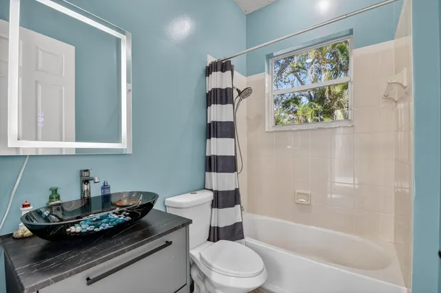 $885,000 | 6802 Houlton Circle, Lake Worth, FL 33467