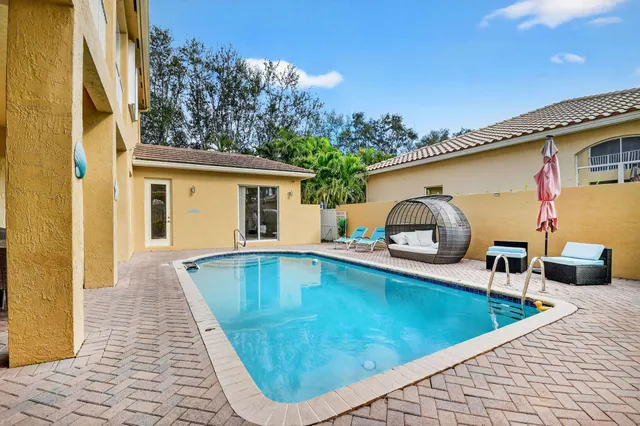 $885,000 | 6802 Houlton Circle, Lake Worth, FL 33467