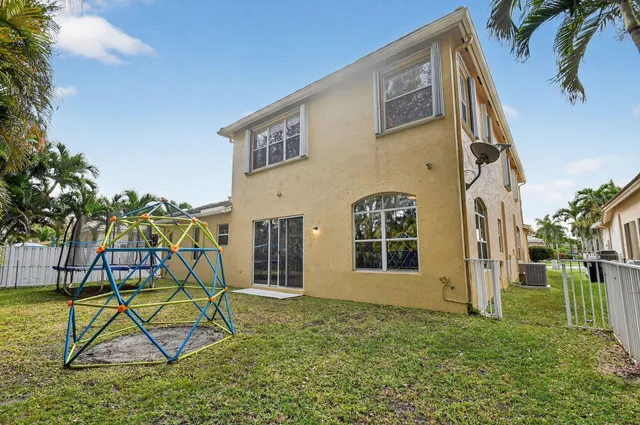 $885,000 | 6802 Houlton Circle, Lake Worth, FL 33467