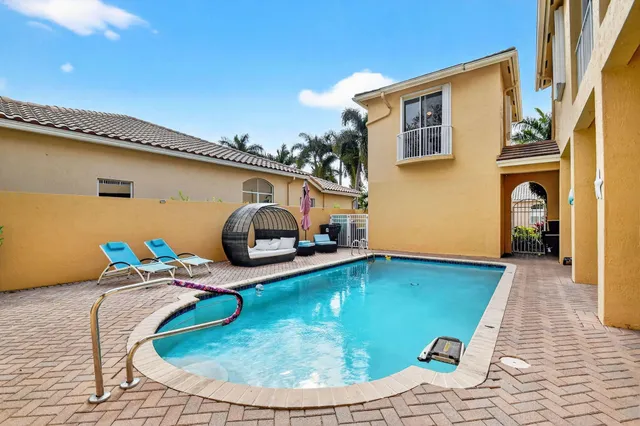 $885,000 | 6802 Houlton Circle, Lake Worth, FL 33467