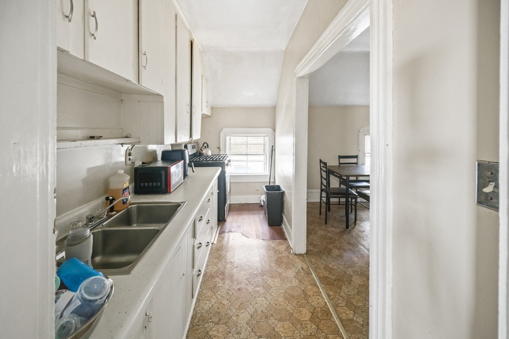 82 Snell Street Fall River, MA 02721 - Photo 11 of 20