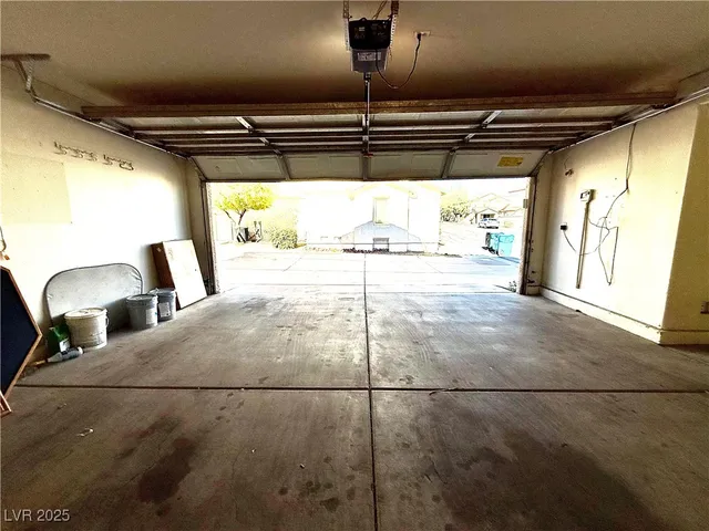 $2,400 | 3817 Bayamon Street, Las Vegas, NV 89129