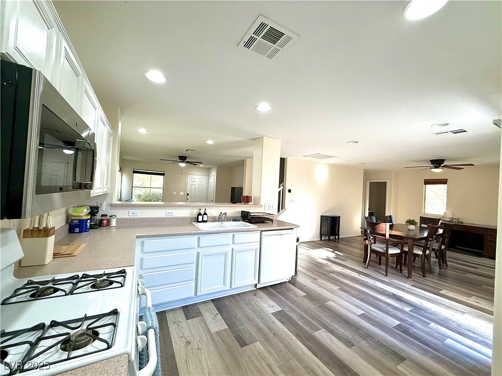 3817 Bayamon Street Las Vegas, NV 89129 - Photo 3 of 25