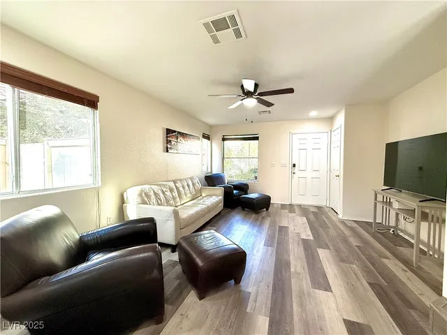 $2,400 | 3817 Bayamon Street, Las Vegas, NV 89129