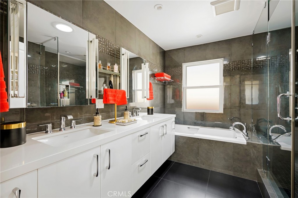 2040 West Kenneth Road Glendale, CA 91201 - Photo 26 of 64