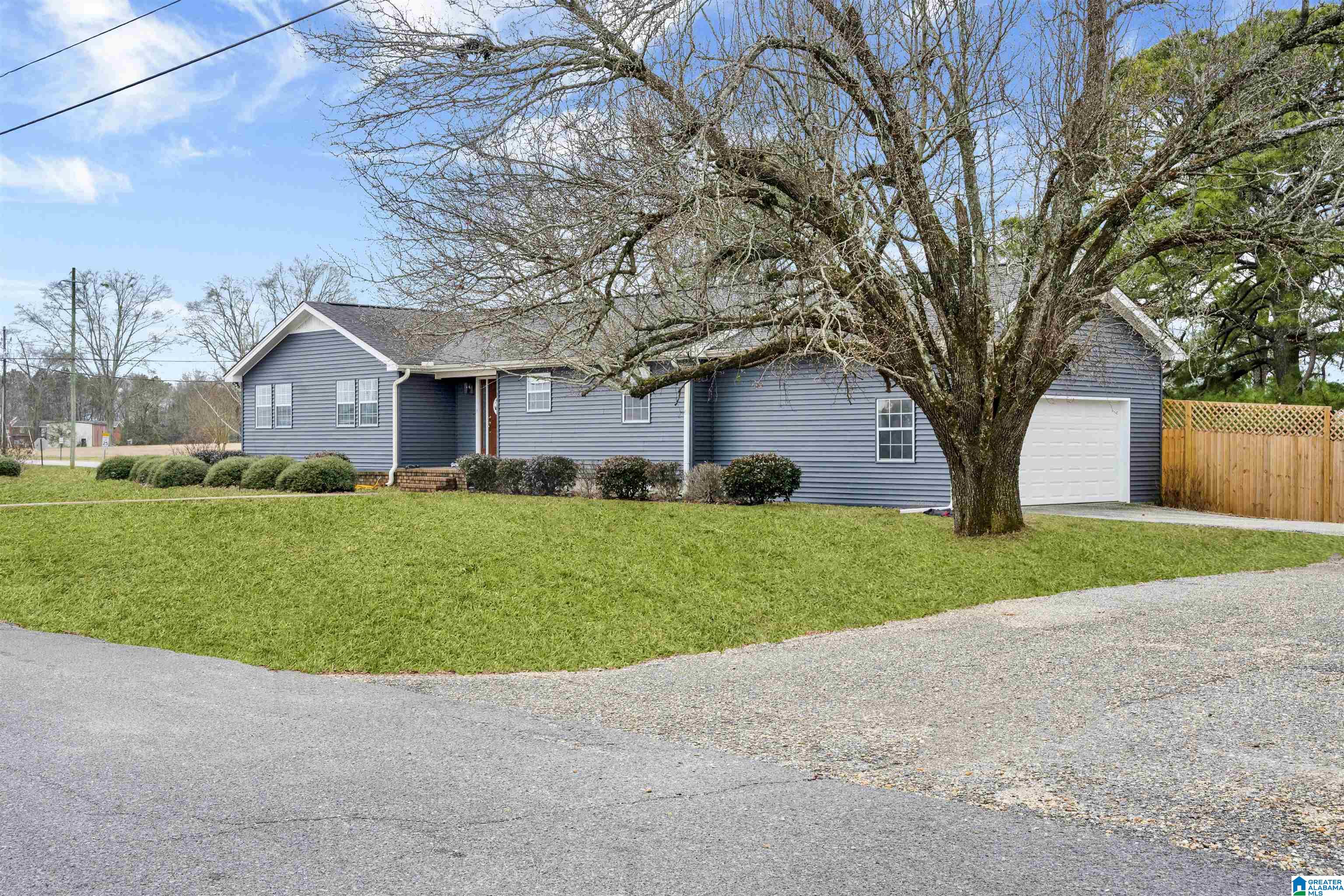 611 Dennis Street Clanton, AL 35045 - Photo 3 of 32