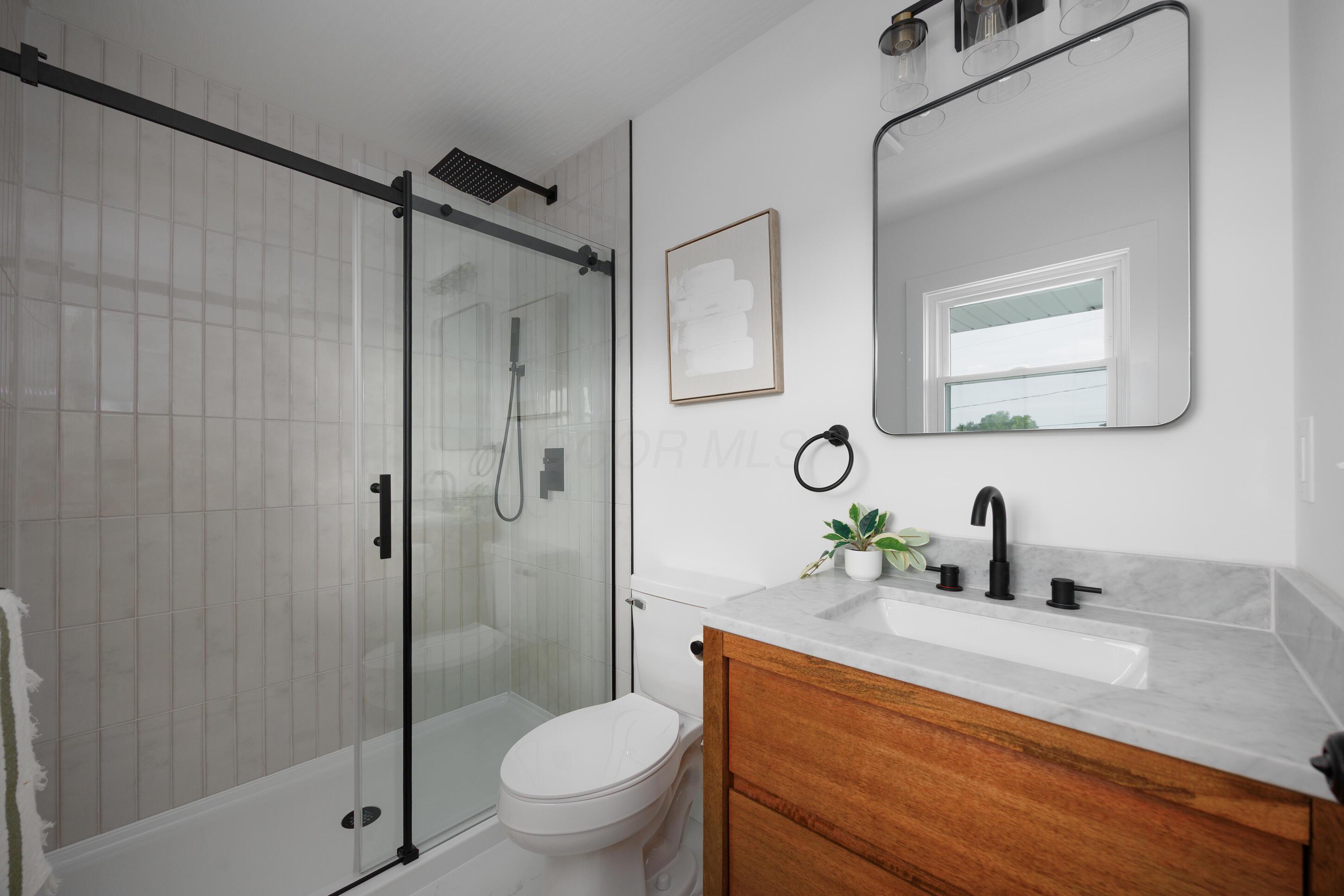 876 Grenada Road Columbus, OH 43207 - Photo 27 of 48 Master Bathroom