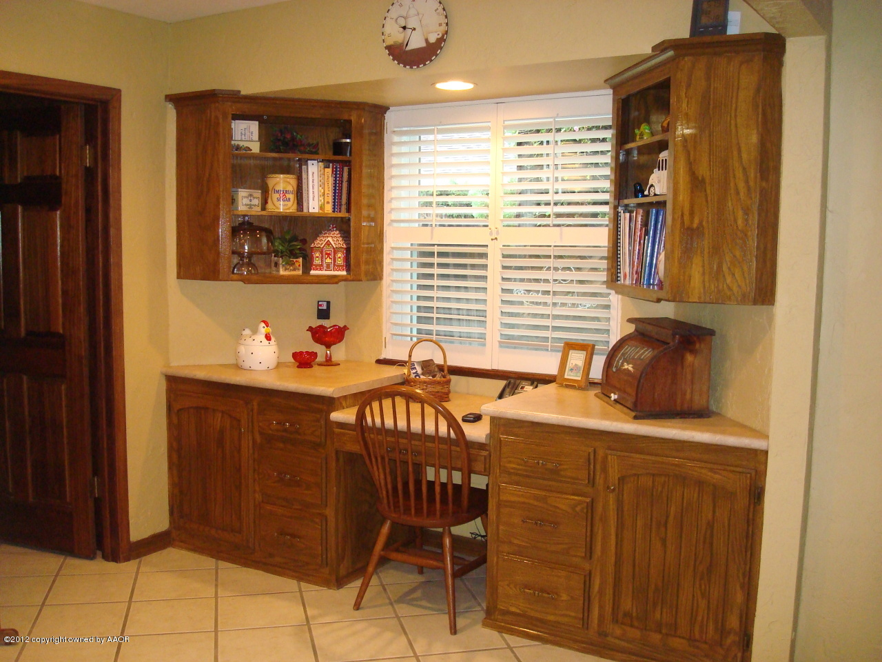 6020 Hanson Road Amarillo, TX 79106 - Photo 9 of 39 Desk in Kitchen