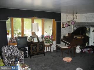 9715 Chapel Road Philadelphia, PA 19115 - Photo 2 of 3