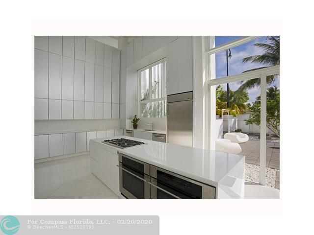 a black and white photo of a living room