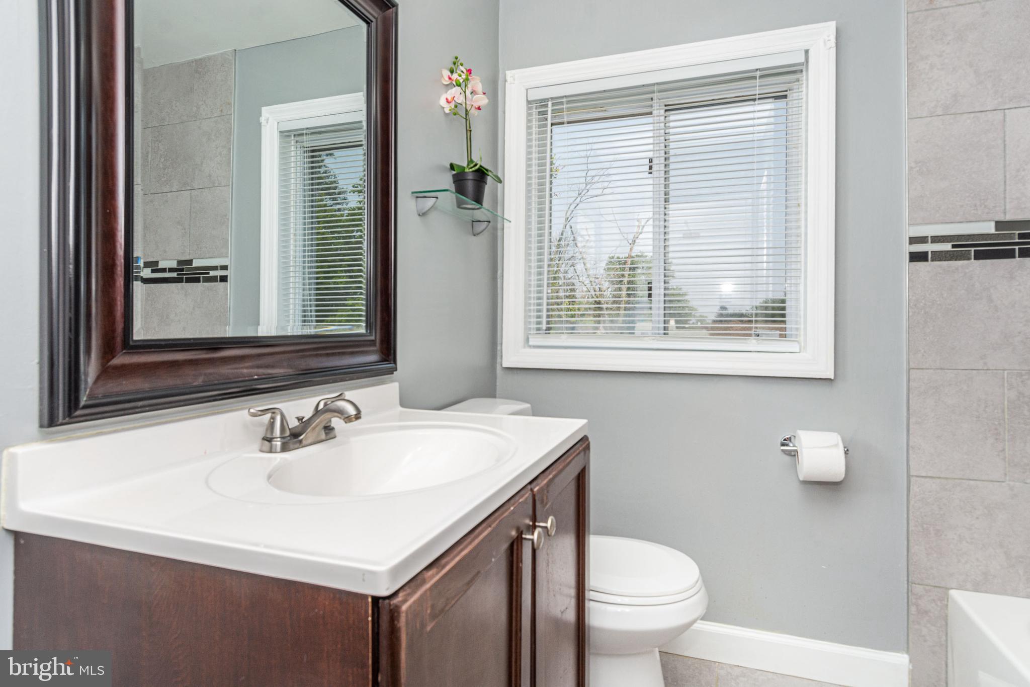 813 Southridge Road Baltimore, MD 21228 - Photo 22 of 38 Updated Upper Level Bath