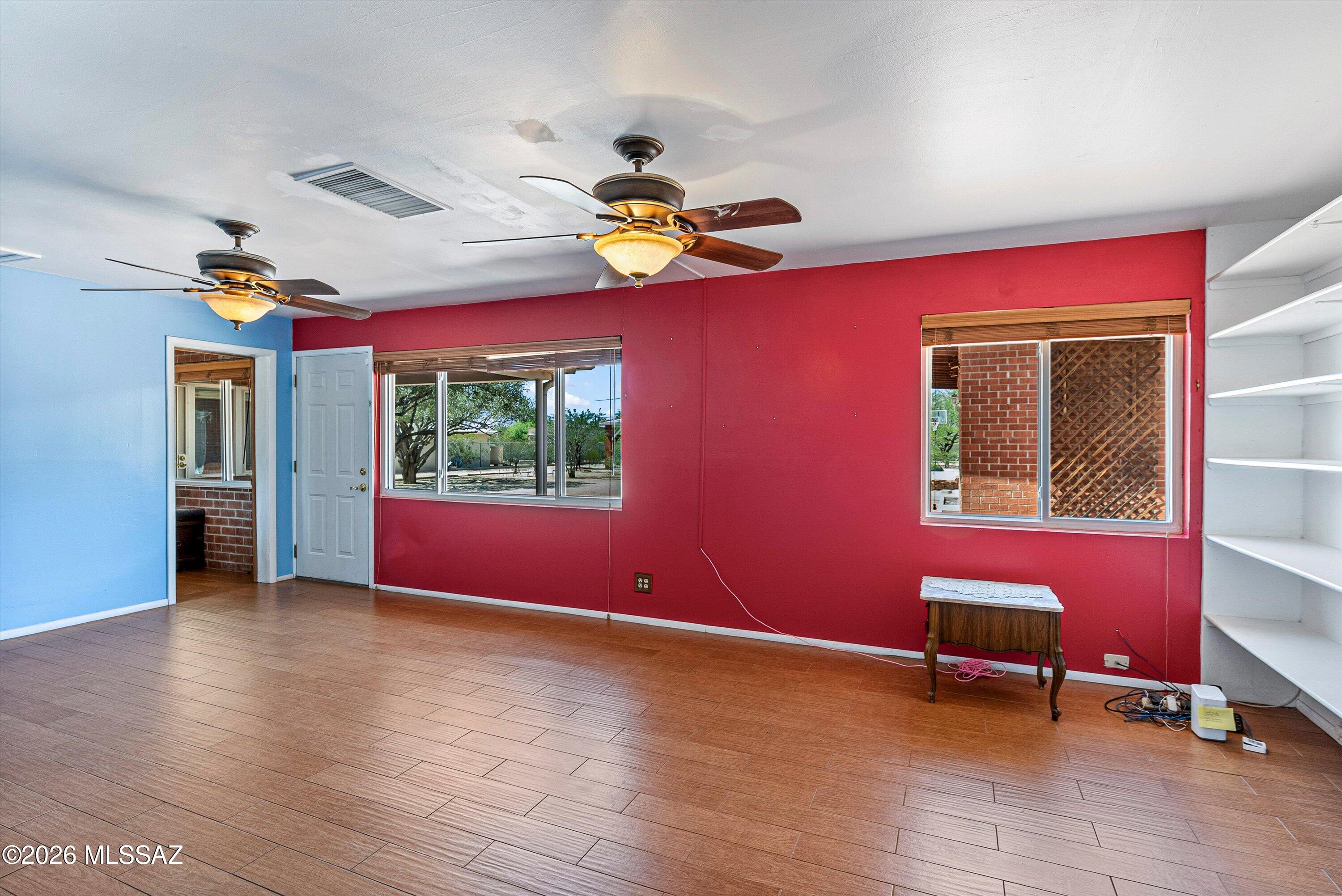 2107 East Lind Road Tucson, AZ 85719 - Photo 20 of 43 a living room with furniture and a window