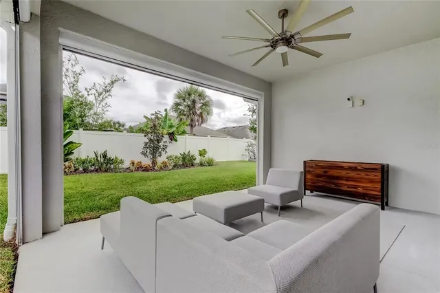 a view of a house with backyard