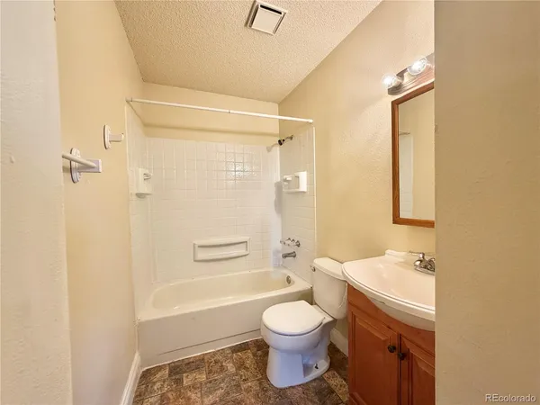 $1,795 | 811 South Chestnut Street, Elizabeth, CO 80107