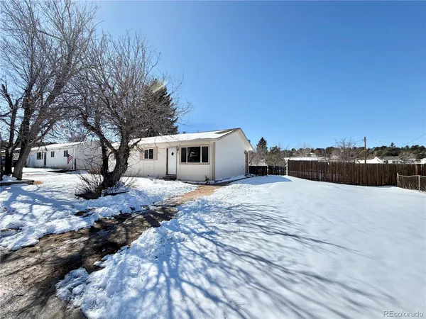 $1,795 | 811 South Chestnut Street, Elizabeth, CO 80107