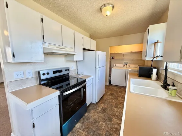 $1,795 | 811 South Chestnut Street, Elizabeth, CO 80107