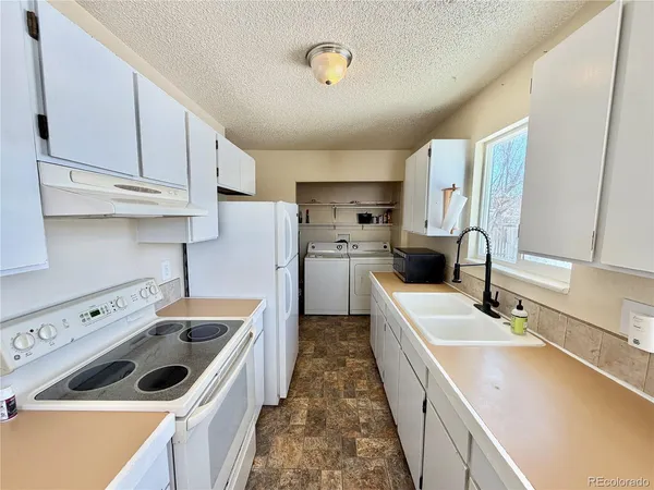 $1,795 | 811 South Chestnut Street, Elizabeth, CO 80107