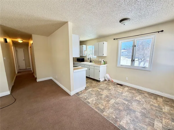 $1,795 | 811 South Chestnut Street, Elizabeth, CO 80107