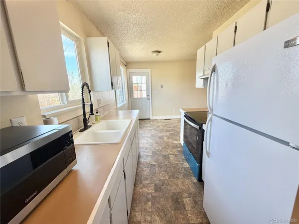 $1,795 | 811 South Chestnut Street, Elizabeth, CO 80107