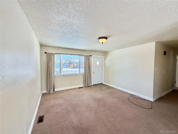 $1,795 | 811 South Chestnut Street, Elizabeth, CO 80107