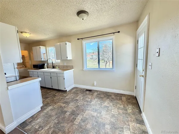 $1,795 | 811 South Chestnut Street, Elizabeth, CO 80107