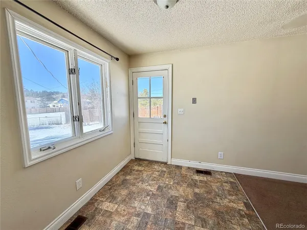 $1,795 | 811 South Chestnut Street, Elizabeth, CO 80107