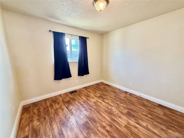 $1,795 | 811 South Chestnut Street, Elizabeth, CO 80107