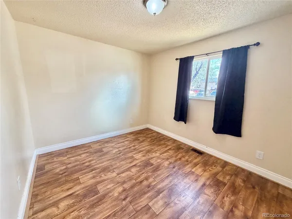 $1,795 | 811 South Chestnut Street, Elizabeth, CO 80107