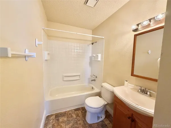 $1,795 | 811 South Chestnut Street, Elizabeth, CO 80107