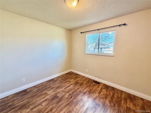 $1,795 | 811 South Chestnut Street, Elizabeth, CO 80107