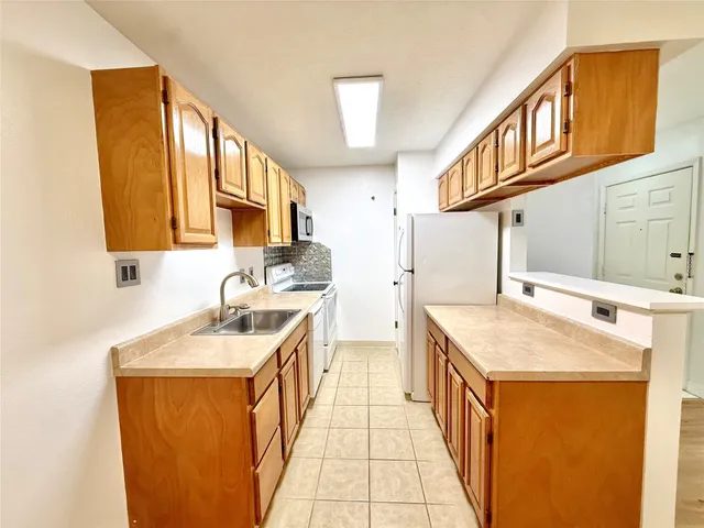 $1,250 | 2750 Holly Hall Street, Unit 504, Houston, TX 77054