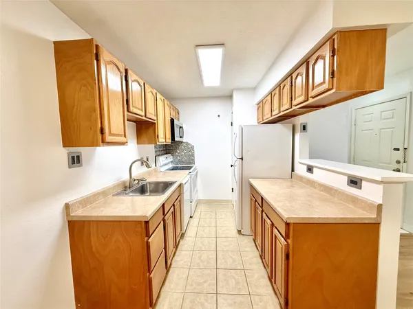 $1,129 | 2750 Holly Hall Street, Unit 504, Houston, TX 77054