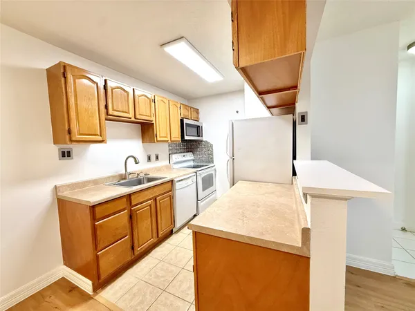 $1,129 | 2750 Holly Hall Street, Unit 504, Houston, TX 77054