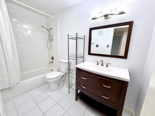 $1,129 | 2750 Holly Hall Street, Unit 504, Houston, TX 77054
