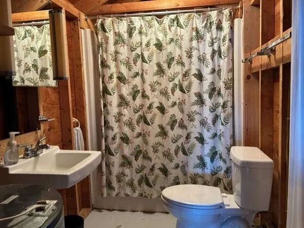 $1,300 | 792 Bunker Road, New London, NH 03257