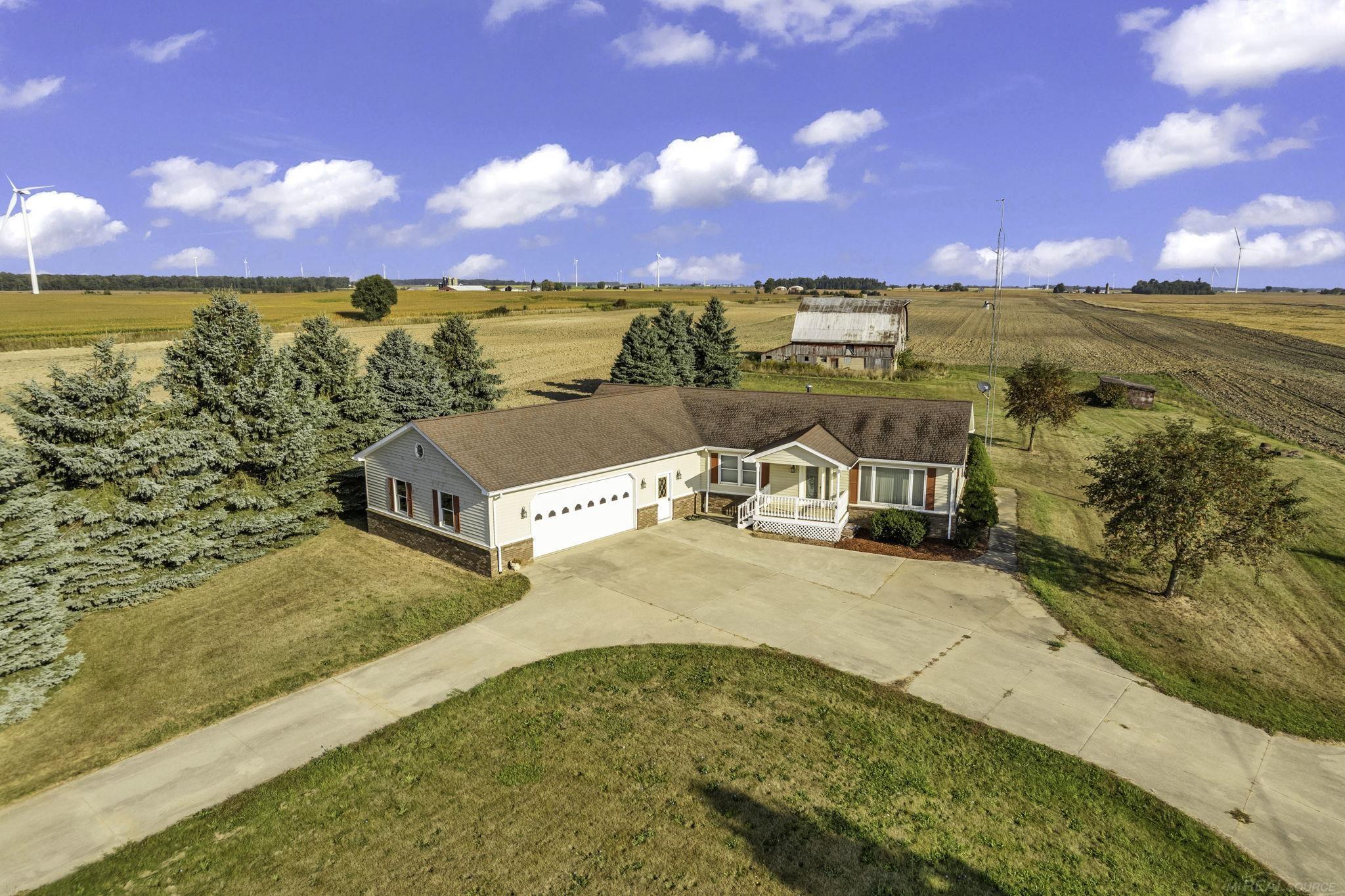 3173 Mills Road Deckerville, MI 48427 - Photo 3 of 53 50156090-fad8686c-7c3c-4e02-9fdd-c86276a84dc1.JPG