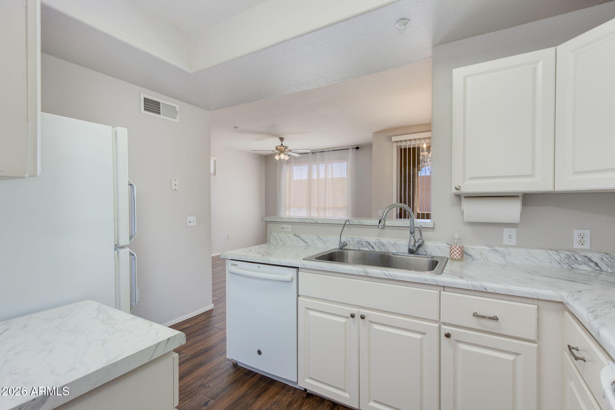 5303 North 7th Street, Unit 215 Phoenix, AZ 85014 - Photo 13 of 30 Kitchen