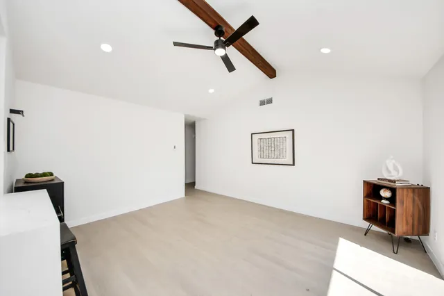 a view of a livingroom with a workspace