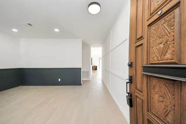 a view of a livingroom with an empty space