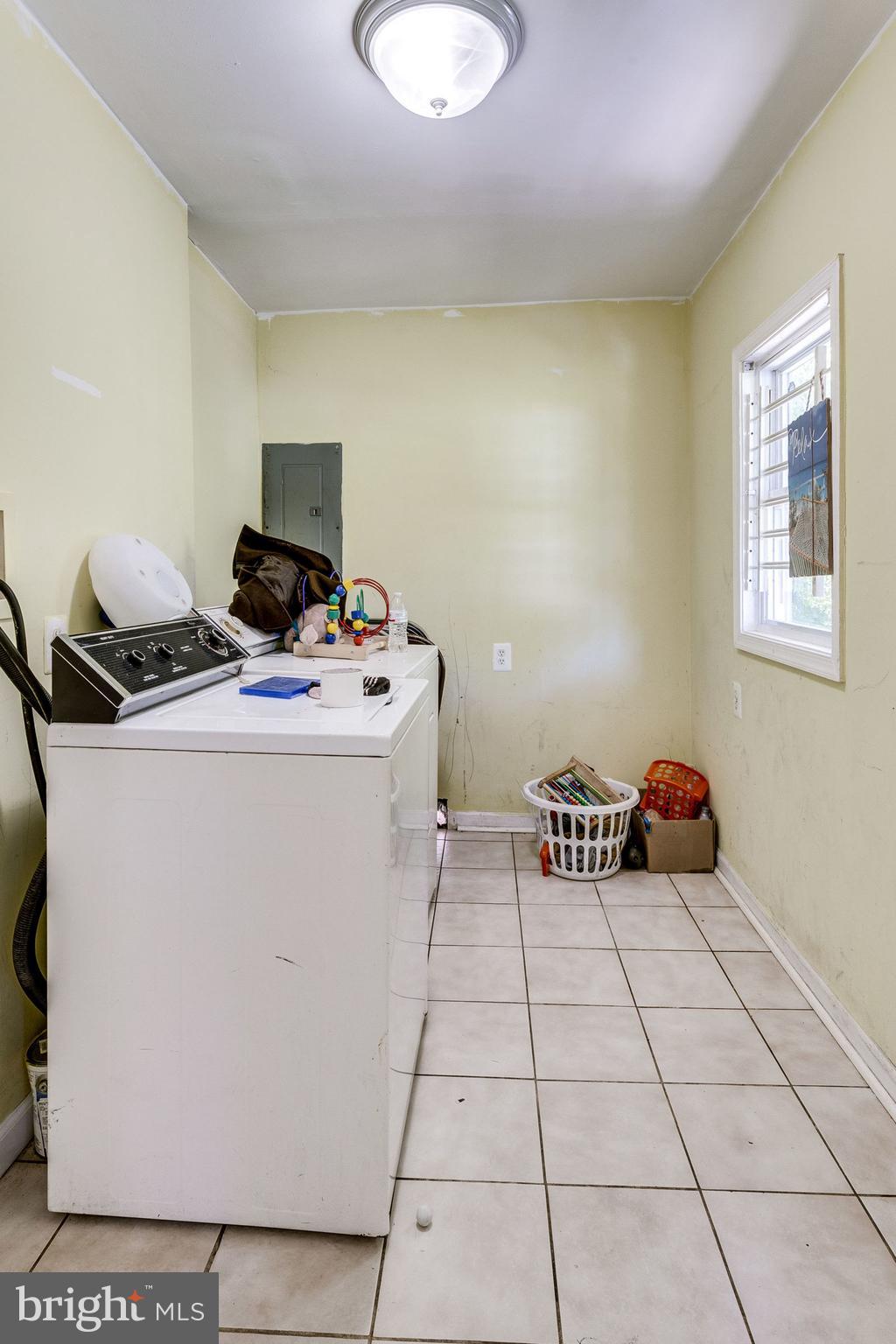 14001 Livingston Road Clinton, MD 20735 - Photo 22 of 28 a utility room with dryer and washer